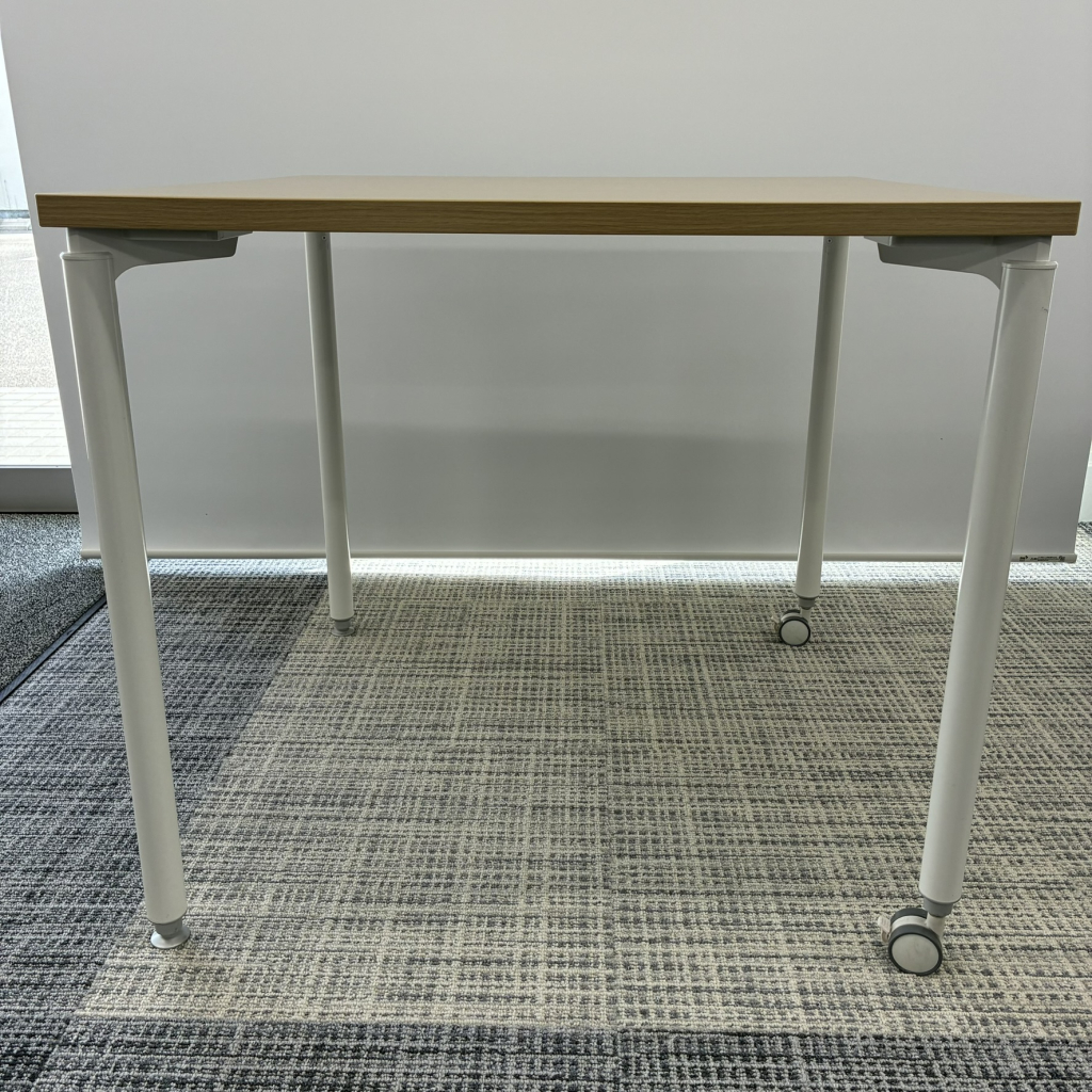 スクエアテーブル木目天板白脚800角2