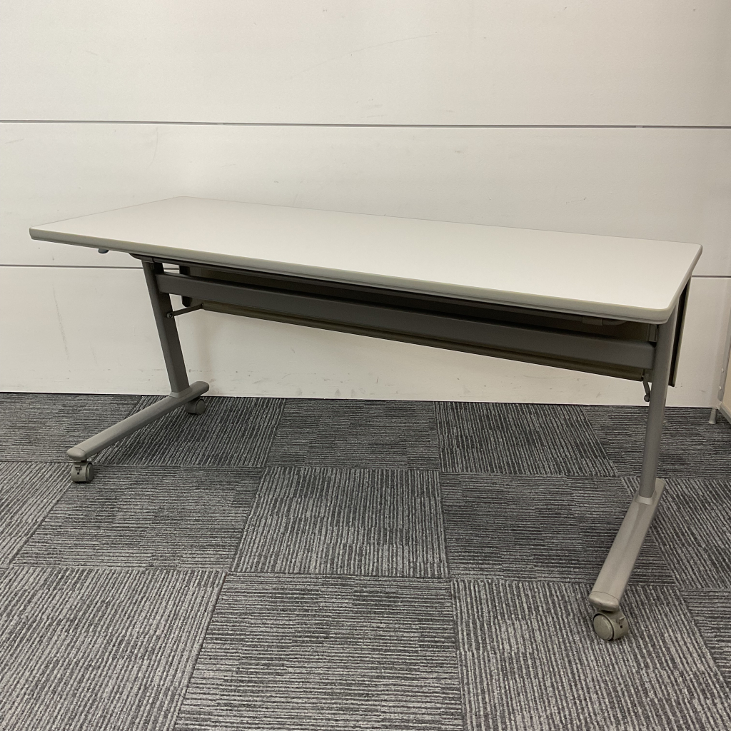 会議テーブル平行スタック幕板付き2