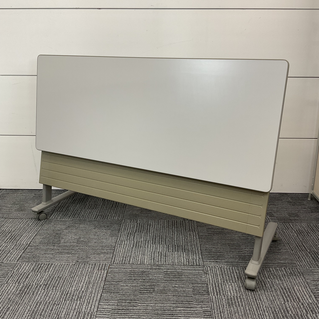 会議テーブル平行スタック幕板付き3