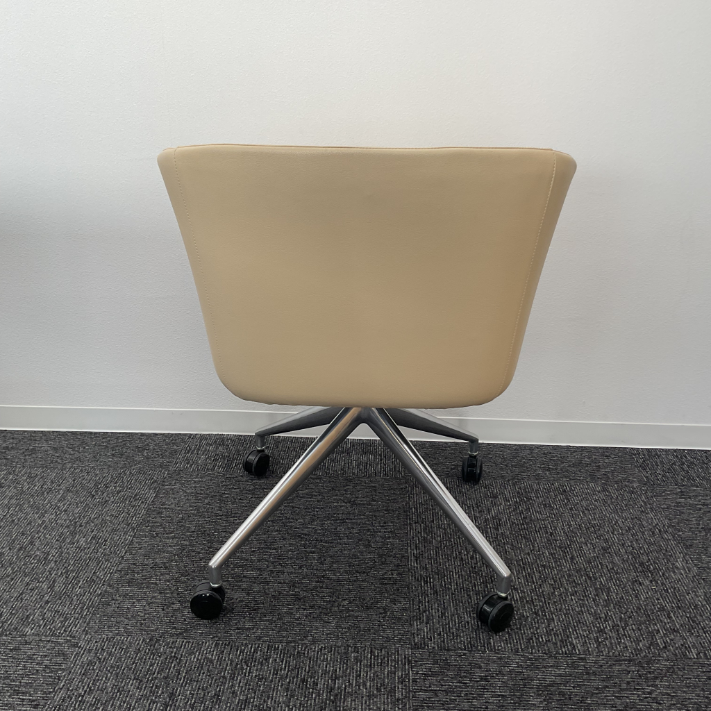 ミーティングチェアキャスター付きベージュ3