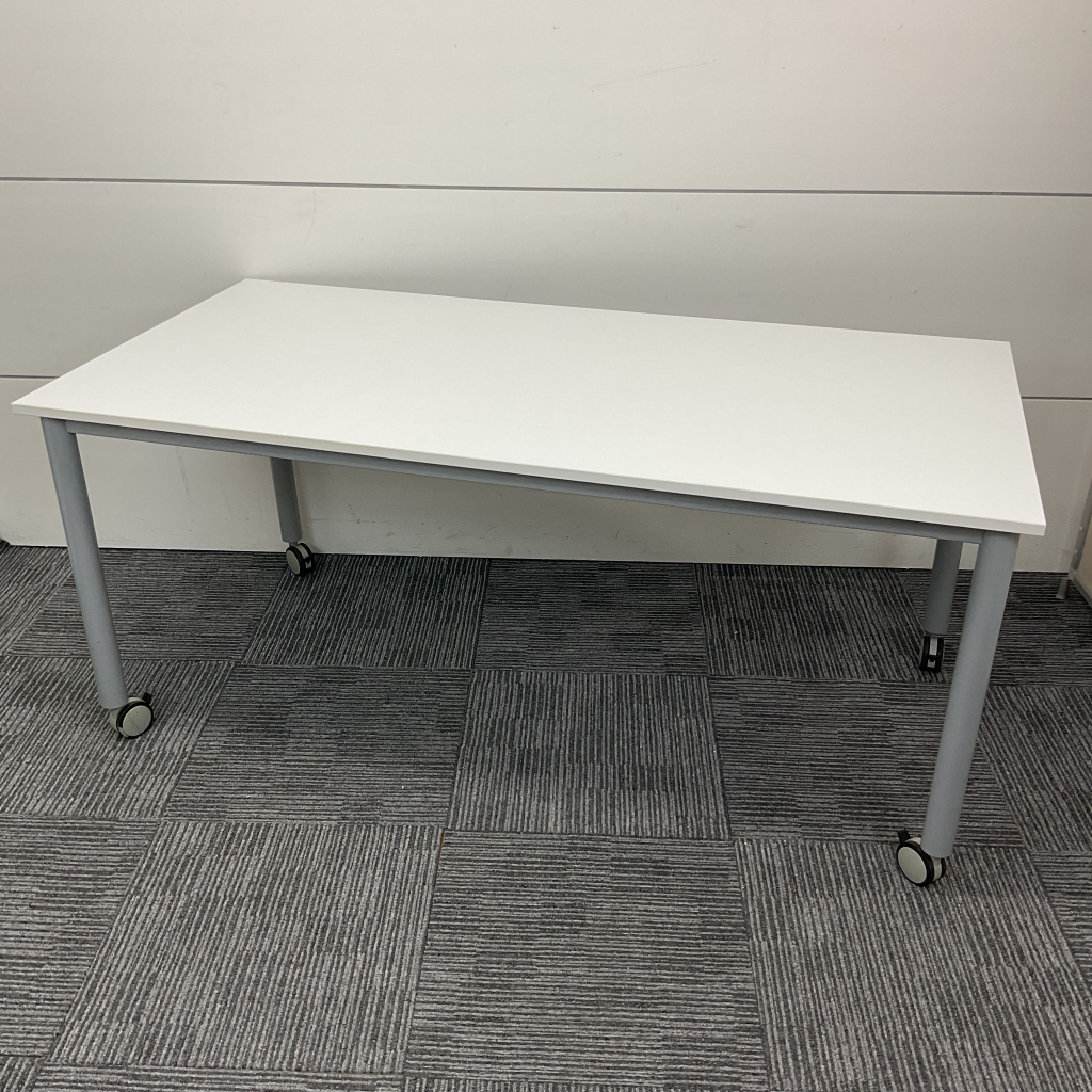 ミーティングテーブルキャスター付き1