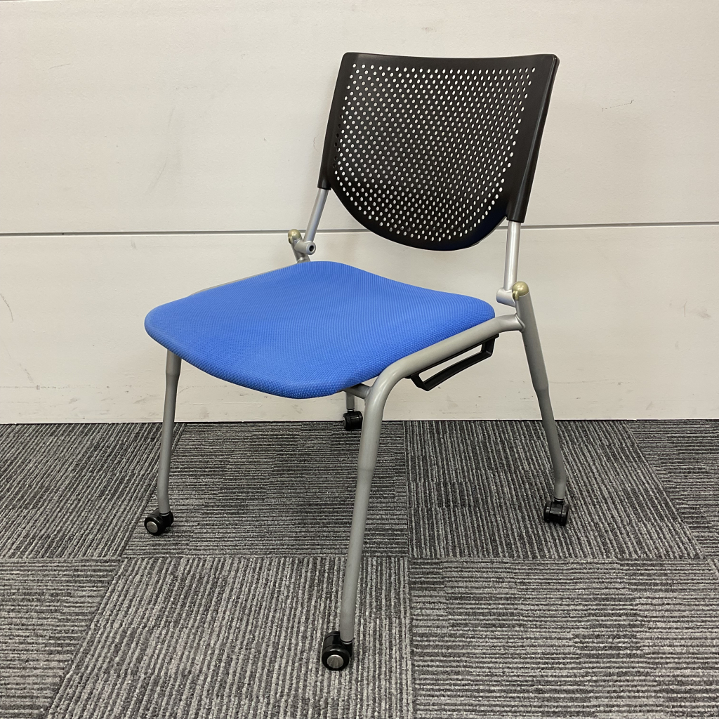 ミーティングチェアオカムラ プロスタック ブルー1