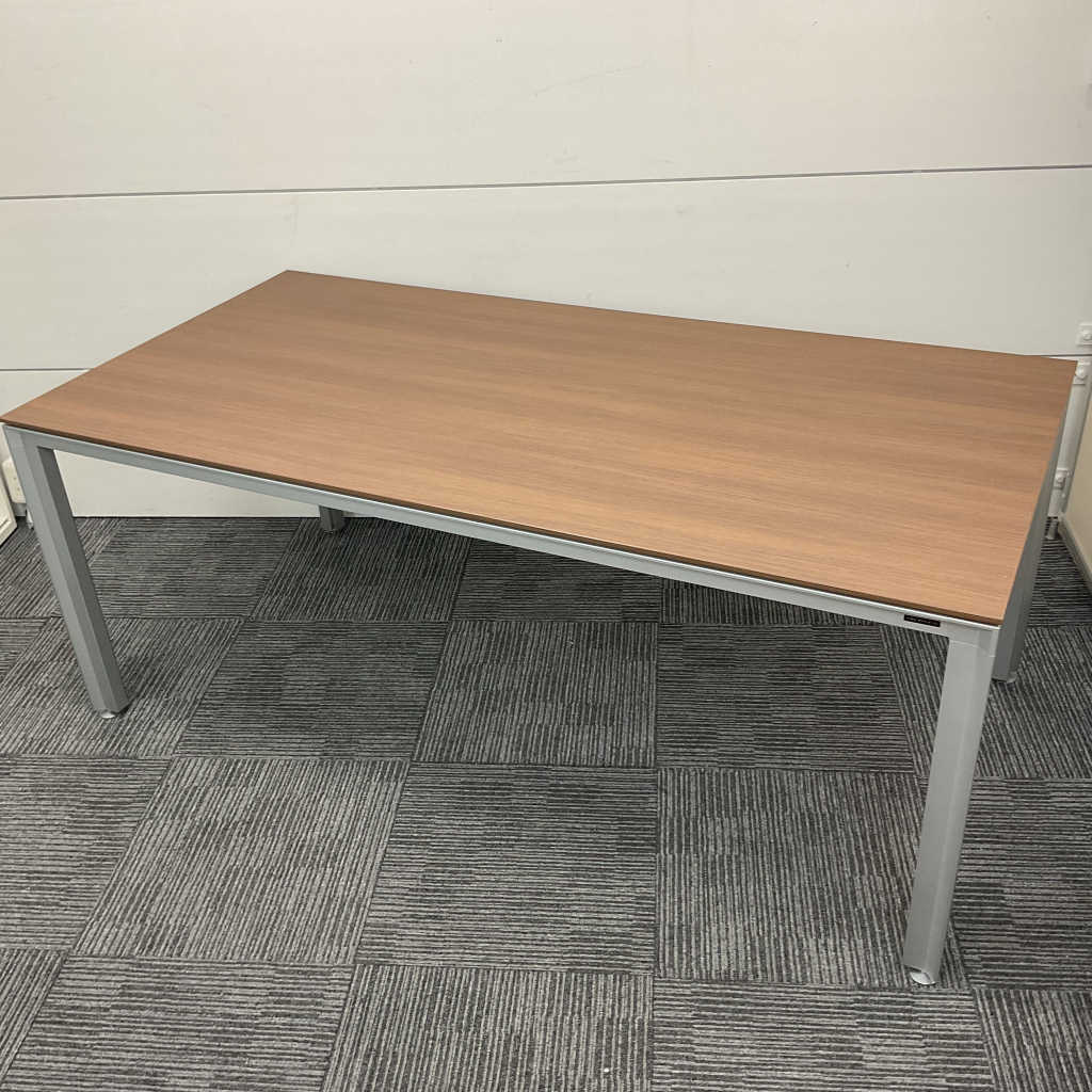 会議テーブル木目調天板オカムラW18002