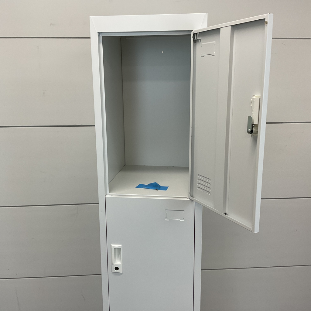 3人用スリムロッカーホワイト2