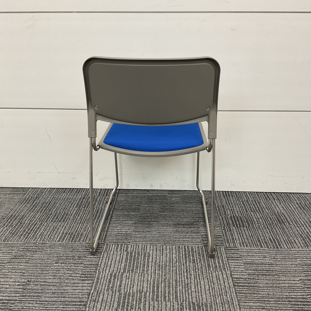 ミーティングチェアスタックループ脚ブルー3