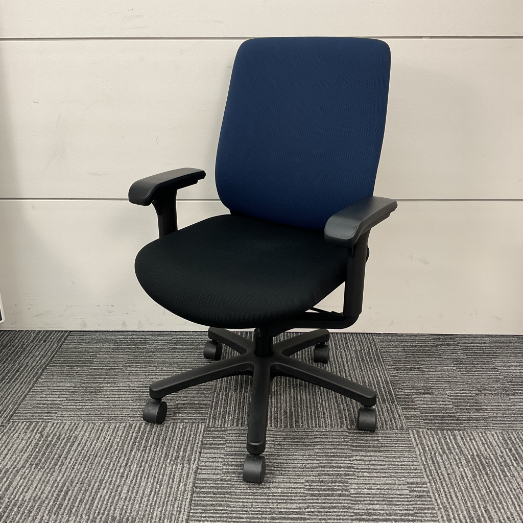 オフィスチェアイトーキトルテR 可動肘1