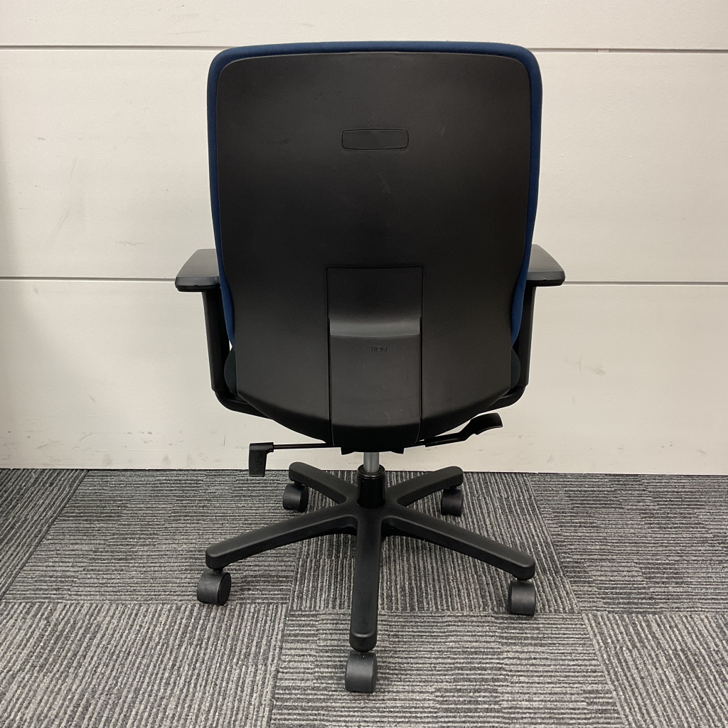 オフィスチェアイトーキトルテR 可動肘3