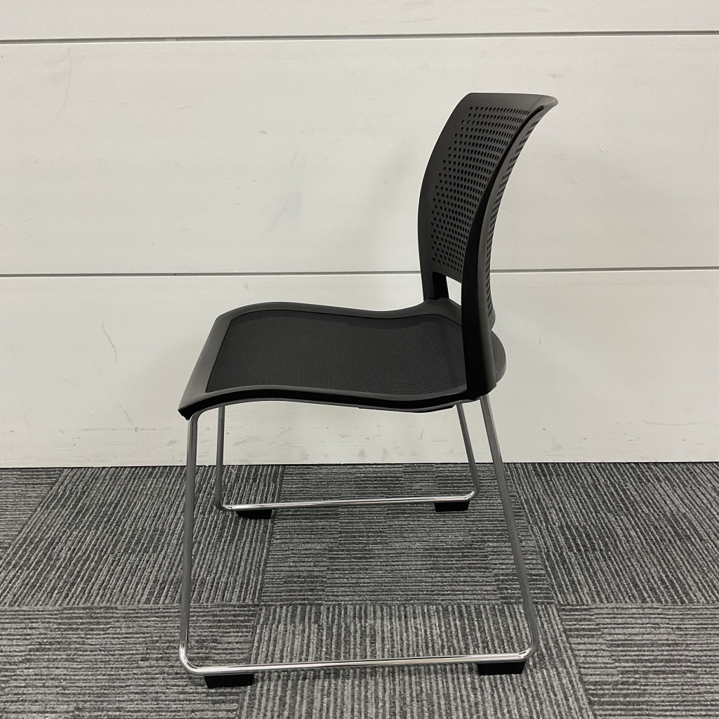 ミーティングチェアループ脚ブラックコクヨ2