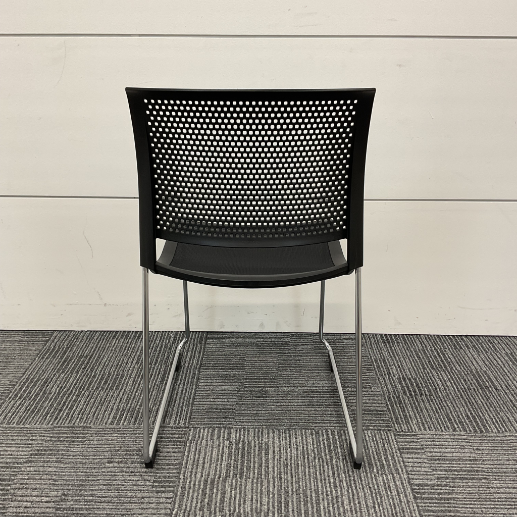 ミーティングチェアループ脚ブラックコクヨ3