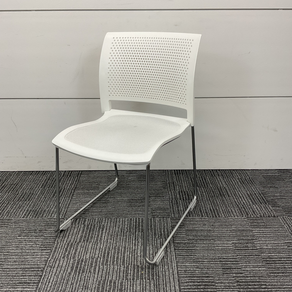 ミーティングチェアループ脚ホワイトコクヨ1