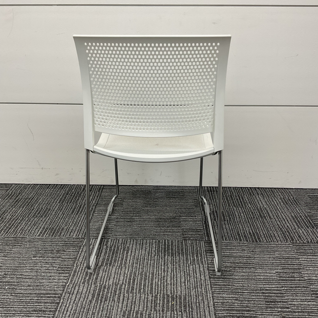 ミーティングチェアループ脚ホワイトコクヨ3