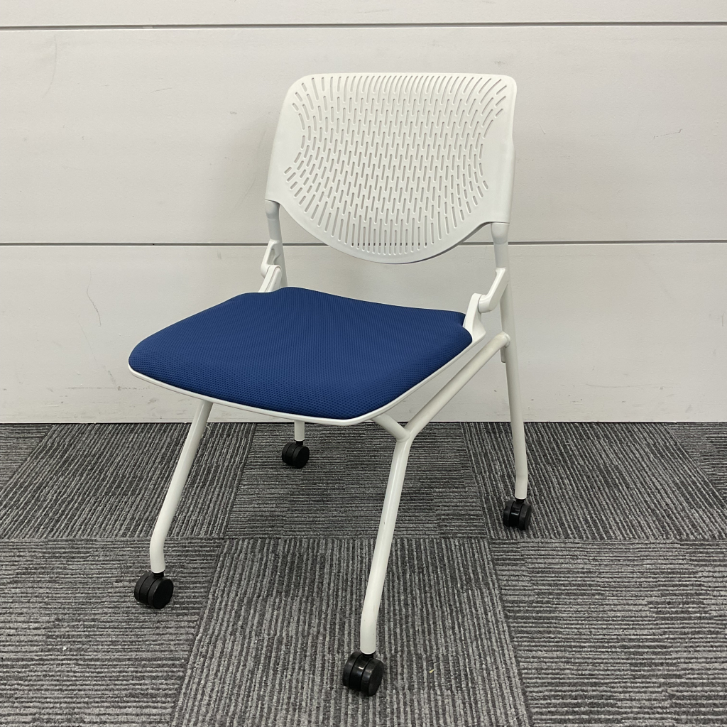 ミーティングチェア Runaブルー オカムラ1