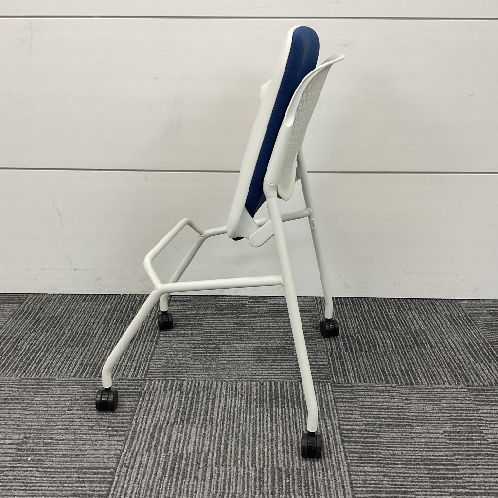 ミーティングチェア Runaブルー オカムラ4