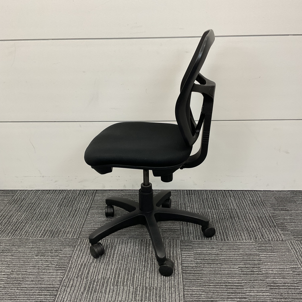 オフィスチェア肘無しブラックメッシュ2
